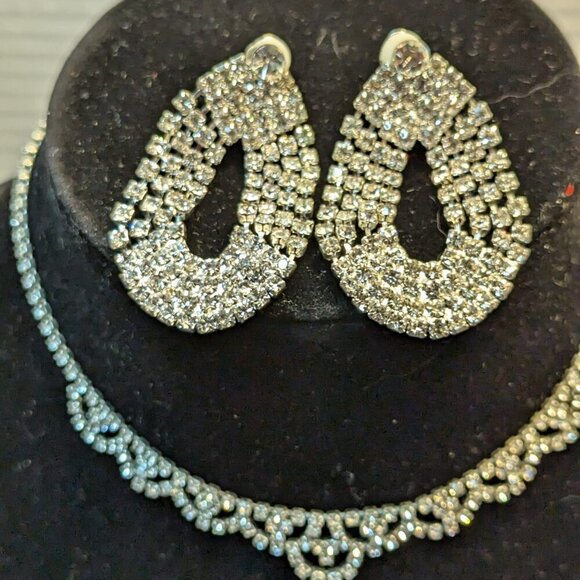 Crystal Rhinestone Choker & Earrings Set - Picture 3 of 6